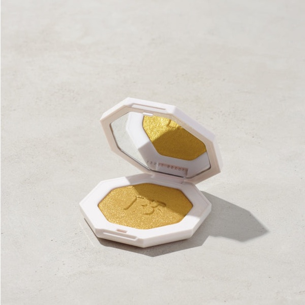 Fenty Beauty Trophy Wife Highlighter - Picture 1 of 9